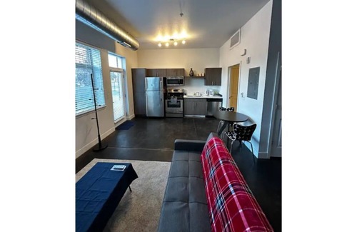 Old Town Apartamento | Spacious Loft Style Studio - Historic Oldtown!
