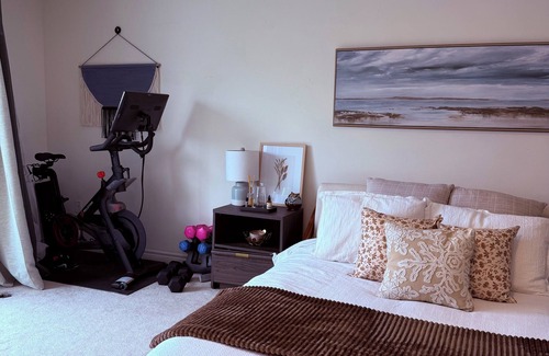 Islington - City Centre West Casa | Spacious Loft-Style Retreat | Private Room in Townhouse!