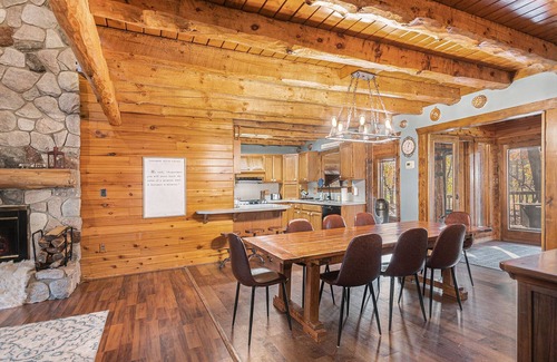 Burnips Cabina | Spacious Log Cabin on Golf Course, +Indoor Hot Tub