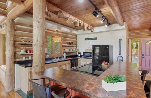 Camdenton Casa | Spacious Log cabin with amazing lake views! Only minutes from LOZ attractions.
