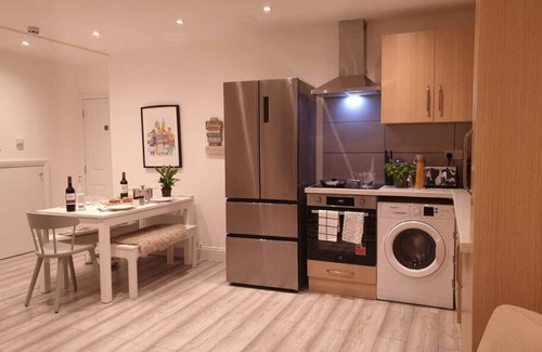Putney Apartamento | Spacious London King bed Garden flat near parks, 35 mns from central London by tube