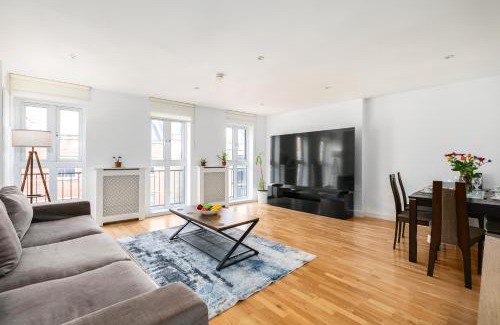 Shoreditch Apartamento | Spacious London Shoreditch 3BR 2 Baths, 2 Balconies,Giant 99" TV, Pool Table, PS4