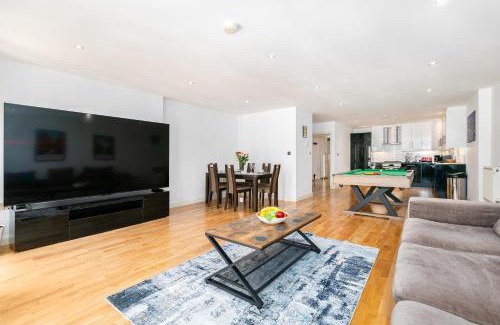 Shoreditch Apartamento | Spacious London Shoreditch 3BR 2 Baths, 2 Balconies,Giant 99" TV, Pool Table, PS4