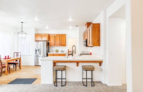 Los Banos Casa | Spacious Los Banos Home w/ Patio - Dogs Welcome!