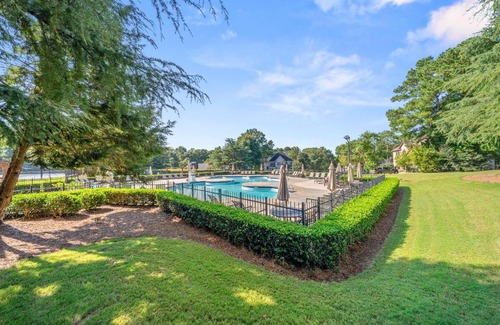 Woodstock Casa | Spacious lovely 5 bedroom home with alot of amenities, prime location, home theater, pet&longstay ok