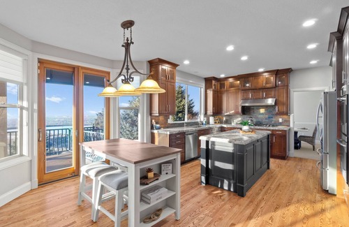 Draper Casa | Spacious/Lux 5-bedroom house close to slopes and what a view! in fabulous Draper