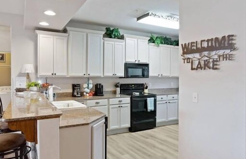 Indian Point Condominio | Spacious Lux Condo>Steps to the Water>4 Min to SDC > Amazing Sunsets