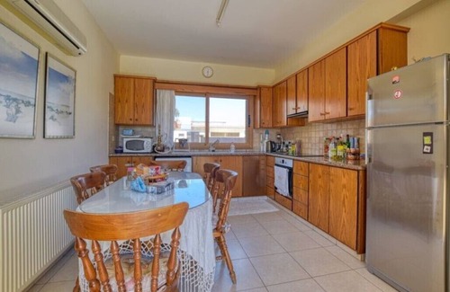 Pernera Villa | Espaciosa y lujosa villa de 3 dormitorios, gran piscina, gran parcela con capacidad para 6