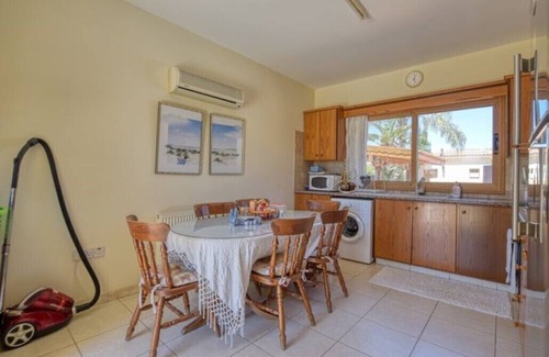 Pernera Villa | Espaciosa y lujosa villa de 3 dormitorios, gran piscina, gran parcela con capacidad para 6