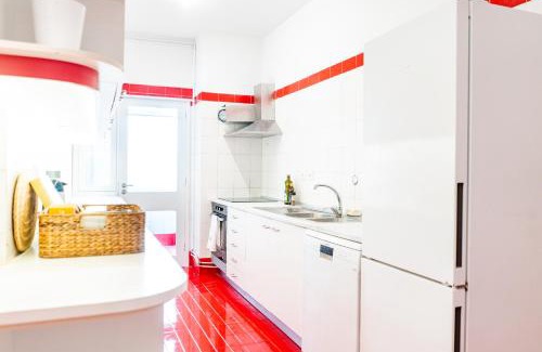 Foz do Douro Apartamento | Spacious, Luxurious, and Charming Apartment in Premium Porto Location with PARKING