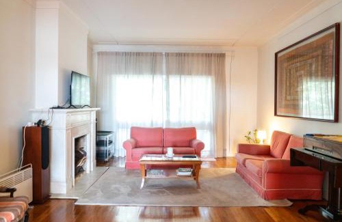 Foz do Douro Apartamento | Spacious, Luxurious, and Charming Apartment in Premium Porto Location with PARKING