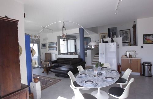 Kontos Villa | ESPACIOSO - LUJOSA VILLA DE ARTE CON VISTAS AL MAR, PISCINA Y MAGNÍFICO PUESTO DE SOL!