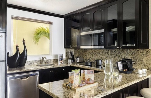 Punta Sam Complejo | Lujosa suite de 1 dormitorio frente al mar (1150 pies cuadrados) *PARA 4*