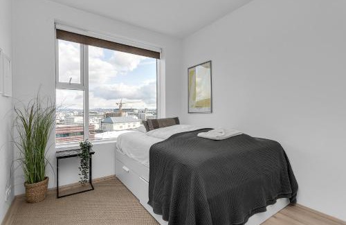 Hliðar Apartamento | Spacious Luxury 3BR Apartment with 2 bathrooms 1003