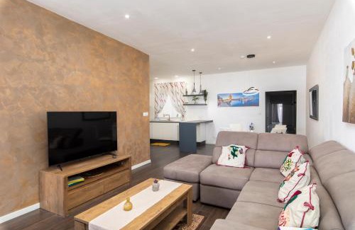 Zurrieq Apartamento | Spacious Luxury 3BR Apartment with Terrace & Open Views - Zurrieq, close to sea