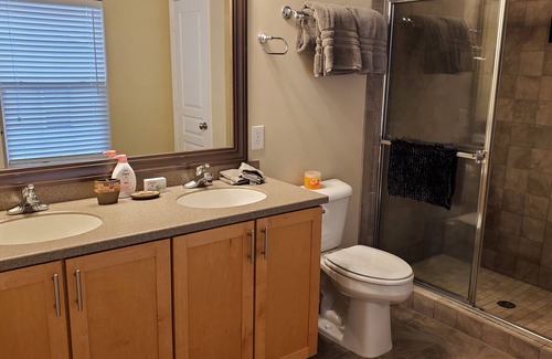 Durham Casa | Spacious Luxury 4BR/3BA, Chef's Kitchen, Close to Brier Creek, RDU Airport, Duke