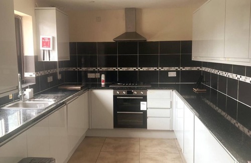 Tilbury Casa | Spacious Luxury 4 Bed House free parking and WiFi