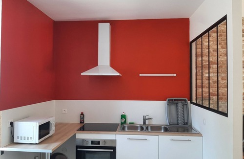 Neris-les-Bains Apartamento | Spacious luxury apartment with private entrance