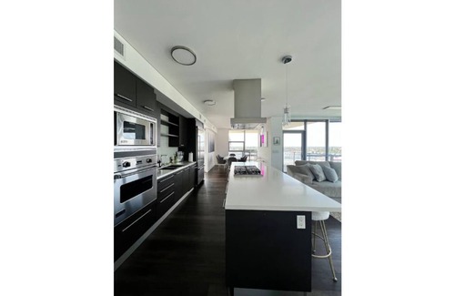 Santa Ana Condominio | Spacious Luxury High-rise 2bd 2ba w/pool spa & gym