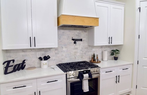 Kenner - Louis Armstrong International Airport Casa | Spacious Luxury Home - 10 Mins to New Orleans
