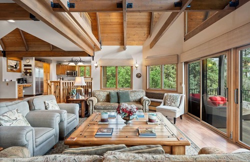 Hermosa Casa | Spacious Luxury Home Close to Downtown and Ski, Private Hot Tub, Amazing Views