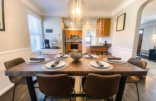 Royal Oak Casa | Spacious Luxury Home near Beaumont in Royal Oak**ALLERGY FRIENDLY