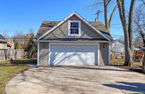 Royal Oak Casa | Spacious Luxury Home near Beaumont in Royal Oak**ALLERGY FRIENDLY