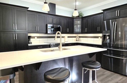 Okanagan-Similkameen Casa | Spacious Luxury in The Meadows – Perfect for Families & Groups!