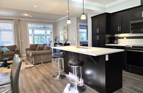 Okanagan-Similkameen Casa | Spacious Luxury in The Meadows – Perfect for Families & Groups!