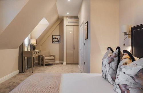 Windsor Apartamento | Spacious Luxury Penthouse, 2BR, Private Parking