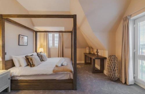 Windsor Apartamento | Spacious Luxury Penthouse, 2BR, Private Parking