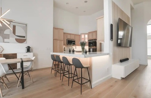 Drake Forest Casa | Spacious Luxury Stay