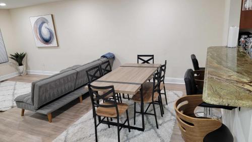 Clifton Casa | Spacious Luxury Stay Near Dulles Airport-IAD with Free Parkings