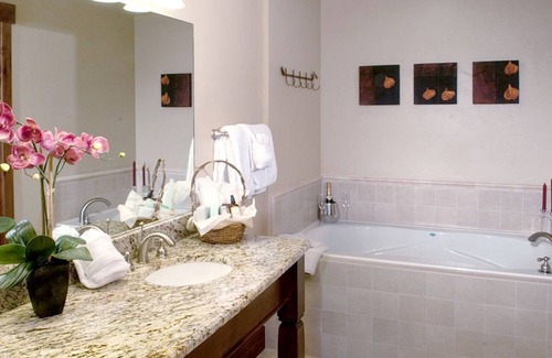 Breckenridge Cabina | Amplio lujo con dos dormitorios en el Grand Lodge at Pico 7!