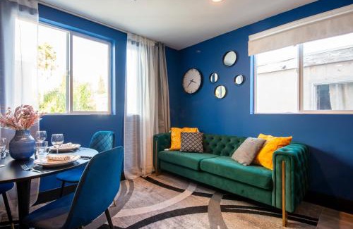 Los Angeles Villa | Spacious Luxury Villas in the heart of LA! Free parking and Jacuzzi