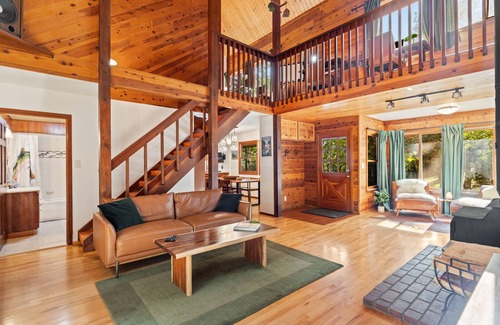 Forest Ranch Cabina | Spacious Luxury Woodland Cabin with pool and chef's kitchen