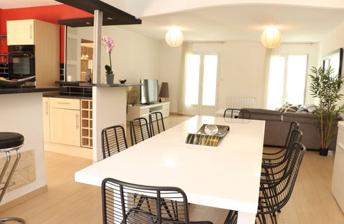 Ribaute-les-Tavernes Villa | Spacious, modern villa + heated, not overlooked swimming pool