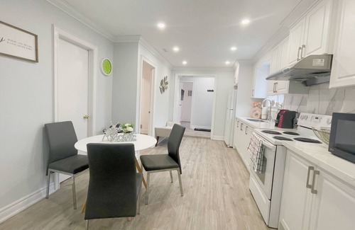 L'Amoreaux Casa | Spacious Main Floor With 3Beds