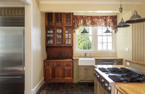 Hot Springs Casa | Spacious Manor 1.5 mi to Omni Homestead w/ Access to Hot Tub, Fitness Rm & Pool