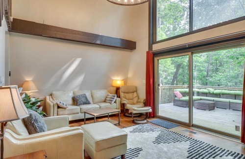 Massanutten Casa | Spacious Massanutten Retreat with Hot Tub and Games