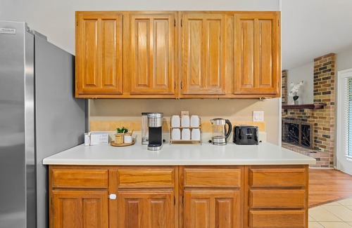 Allen Casa | Spacious master King Bed suite, & fast wi-fi, Mins to convention center