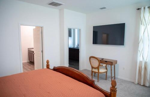 Port Saint Lucie Casa | Spacious Master Bedroom