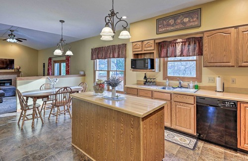 Miamisburg Casa | Spacious Miamisburg Home w/ Deck & Yard!