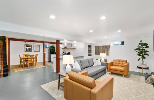 Woodstock Apartamento | Spacious Mid-Century Apartment in Woodstock