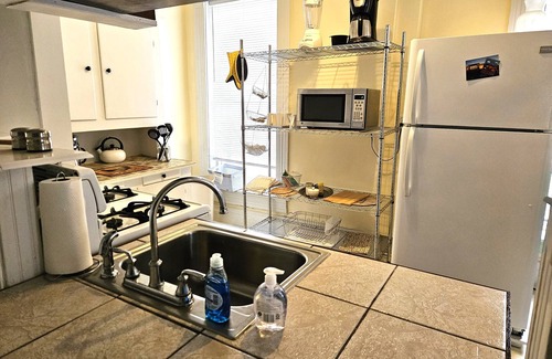 Joslyn Castle Apartamento | Spacious Midtown duplex near UNMC, Blackstone, Creighton, 2 bedrooms, 2nd floor