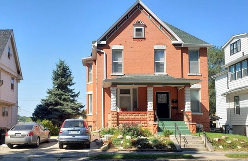 Joslyn Castle Apartamento | Spacious Midtown duplex near UNMC, Blackstone, Creighton, 2 bedrooms, 2nd floor