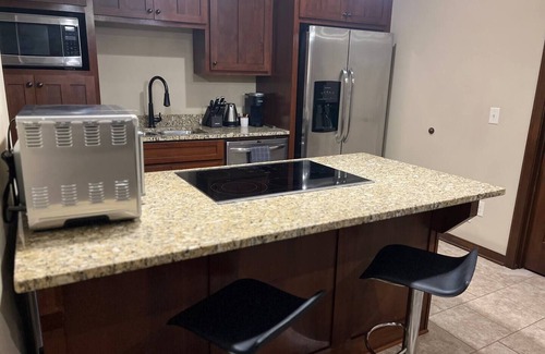 Maplewood Casa | Spacious MIL Suite near 3M