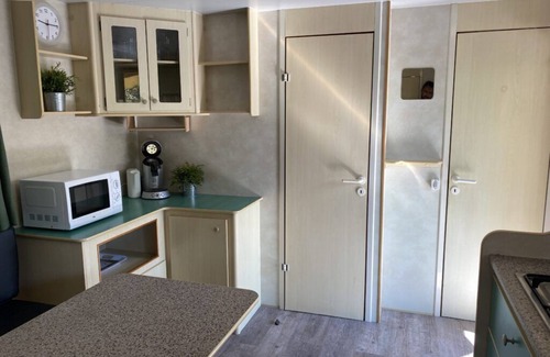 Viareggio Chalet De Esquí | Spacious mobile home, with veranda, on the family camping Paradiso