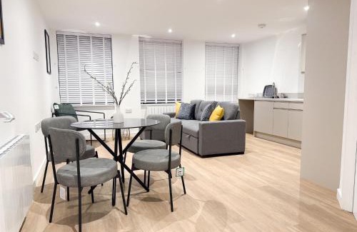 St Neots Apartamento | Spacious Modern 1 Bed Apartments in St Neots - Perfect for Contractors & Professionals - Free Parking - WiFi - Fully Equipped Kitchen - Smart TV Ideal for Work Stays and Long Projects