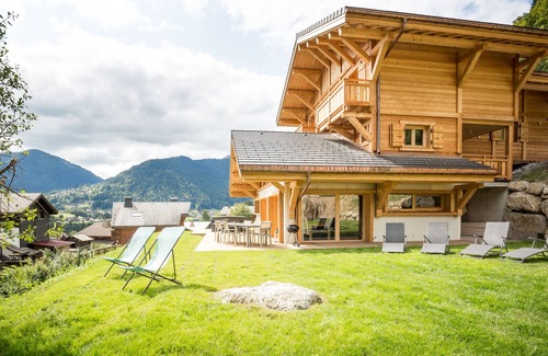 Montriond Chalet De Esquí | Spacious, modern 2-14 person chalet with HOT TUB, SAUNA and HOME CINEMA room